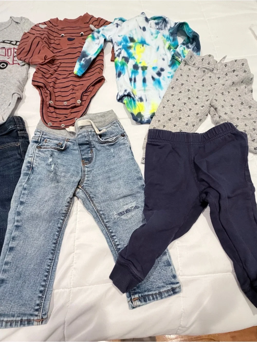 12M Baby Boy Bundle | Carter’s Old Navy Jeans & Bodysuits 9pc